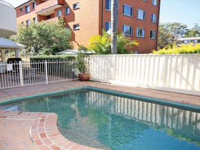 Seashells, 1,21-23 Magnus Street - Unit with air con, wi-fi, complex pool and lift